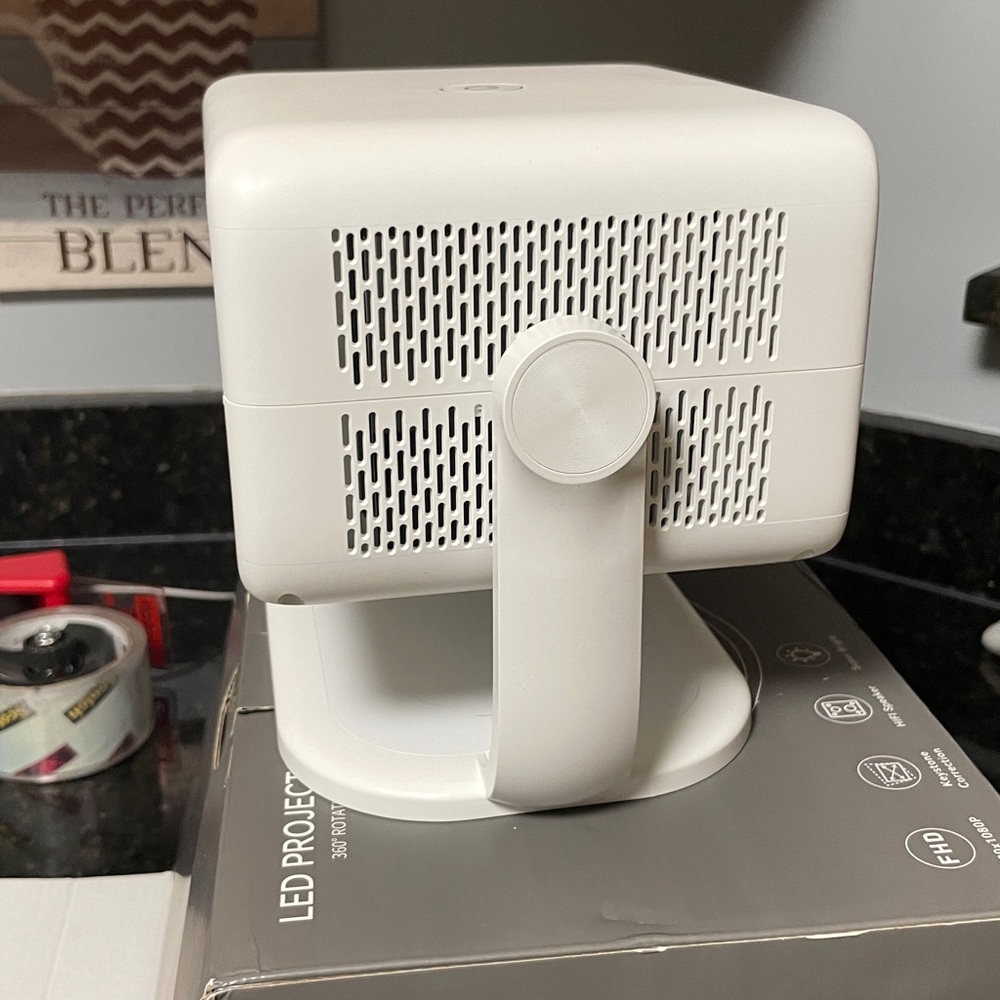Black LED Projector with 360° Rotation - Picture 10 of 11